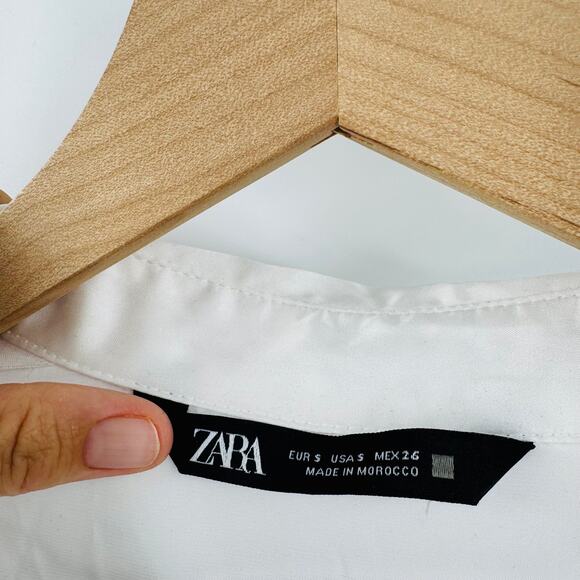 Zara White Button Down Blouse Roll Tab Sleeves Size S Lightweight Polyester - Picture 3 of 5